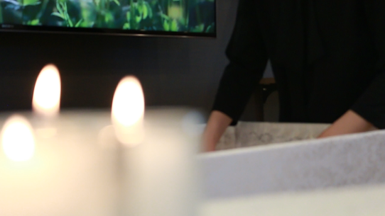 小さな家族葬サロン イノリエ | 江東区の葬儀・家族葬式場 | お客様の想いを大切にする火葬式—柔軟な対応で最良のお別れを