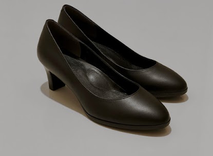 小さな家族葬サロン イノリエ | 江東区の葬儀・家族葬式場|お葬式にふさわしい女性のパンプスとバッグ｜選び方のポイント